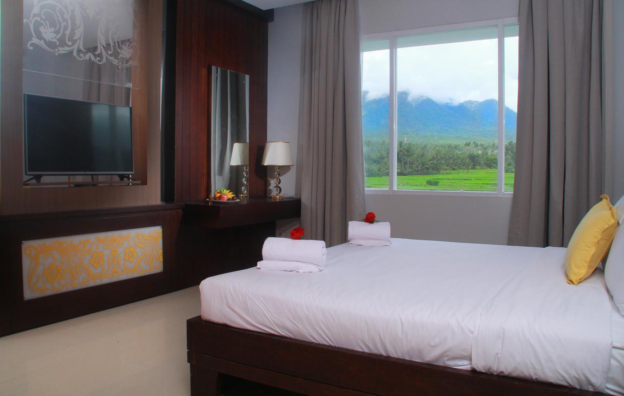 Sutanraja Hotel Kotamobagu Εξωτερικό φωτογραφία